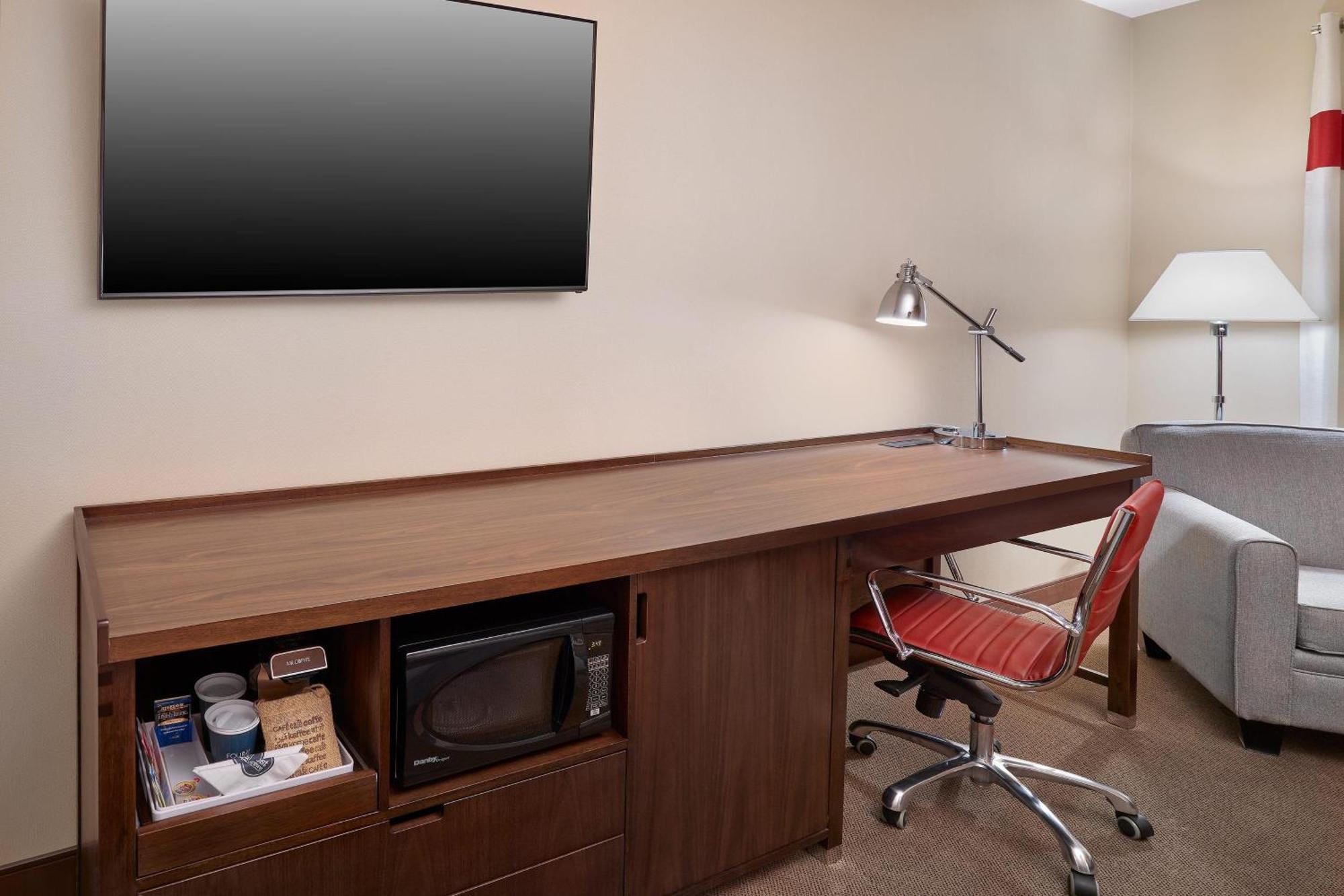 Hotel Four Points By Sheraton West 3*