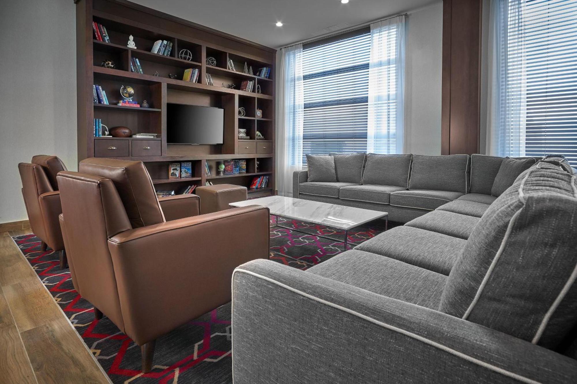 Four Points By Sheraton West Hotel